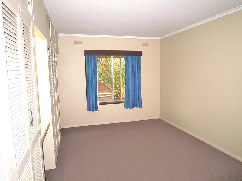 8 Parsonage Grove, Eaglehawk VIC 3556