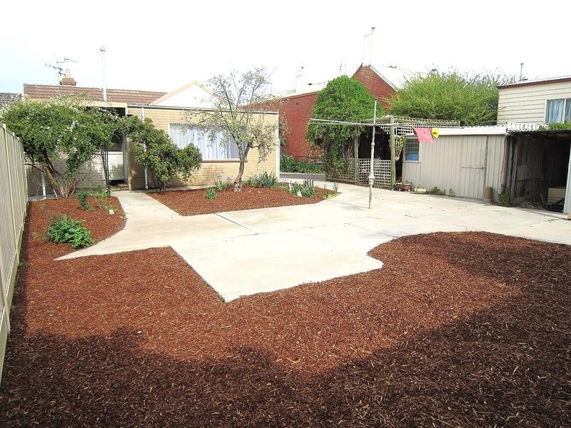 8 Parsonage Grove, Eaglehawk VIC 3556