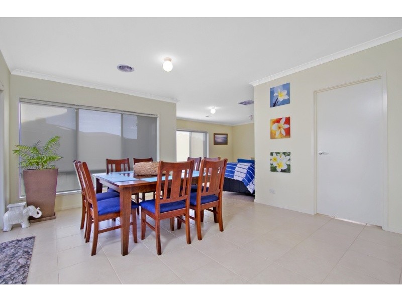 19 Rathlin Avenue, Junortoun VIC 3551