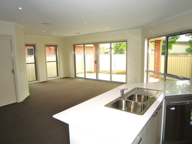 2B Olympic Parade, Kangaroo Flat VIC 3555