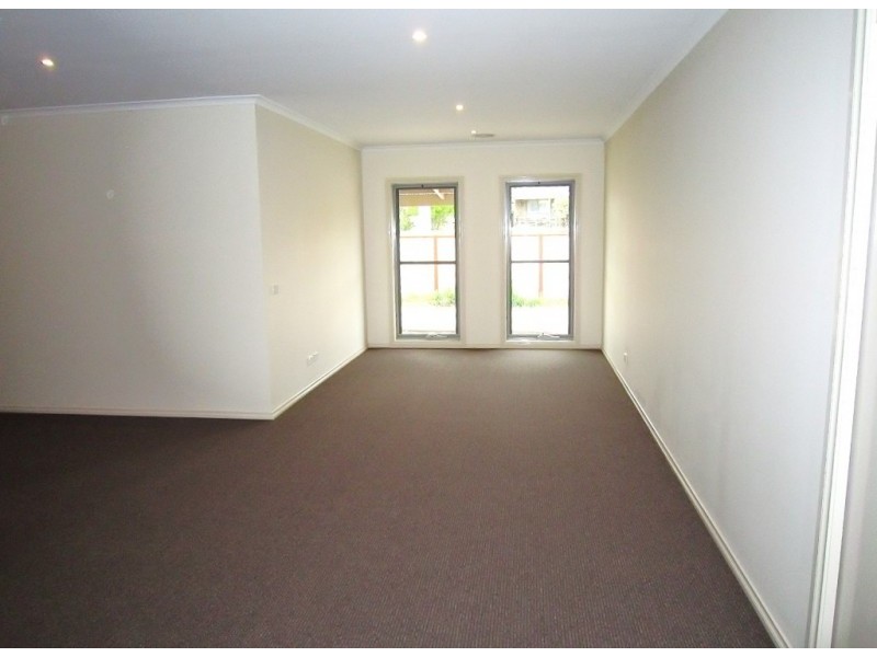 2B Olympic Parade, Kangaroo Flat VIC 3555