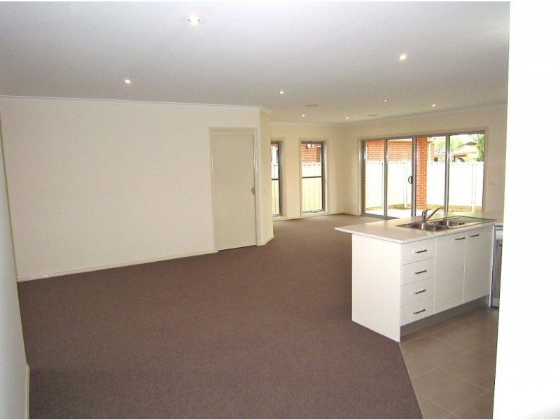 2B Olympic Parade, Kangaroo Flat VIC 3555