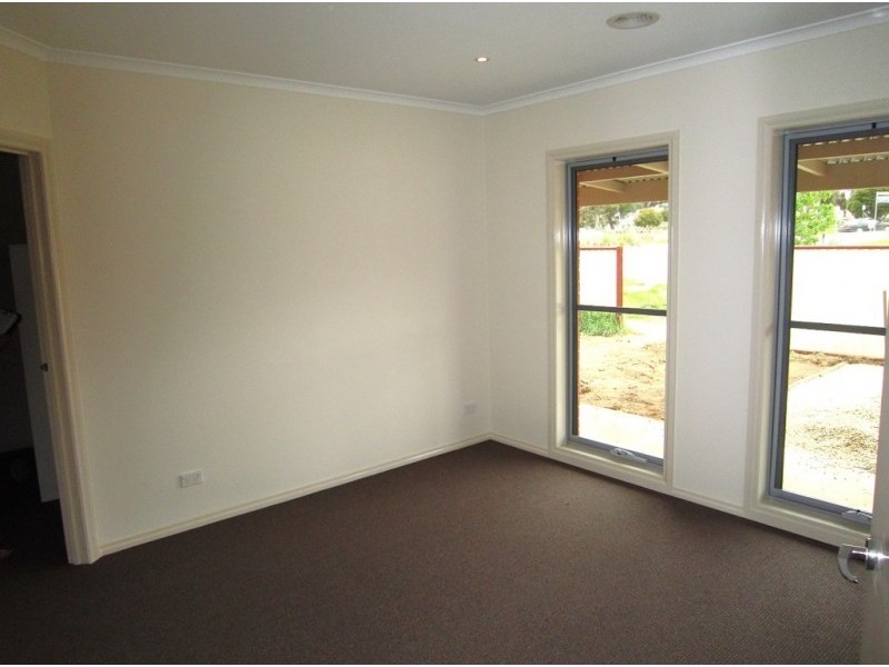 2B Olympic Parade, Kangaroo Flat VIC 3555