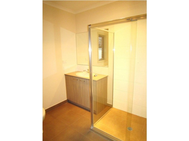 2B Olympic Parade, Kangaroo Flat VIC 3555