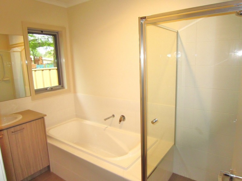 2B Olympic Parade, Kangaroo Flat VIC 3555