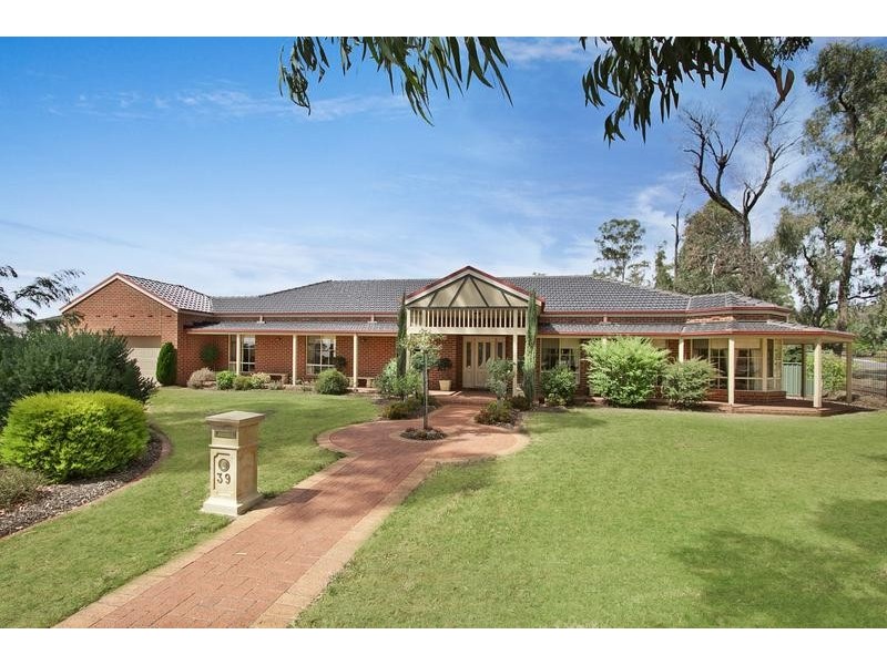 39 Northmoor Drive, Strathdale VIC 3550