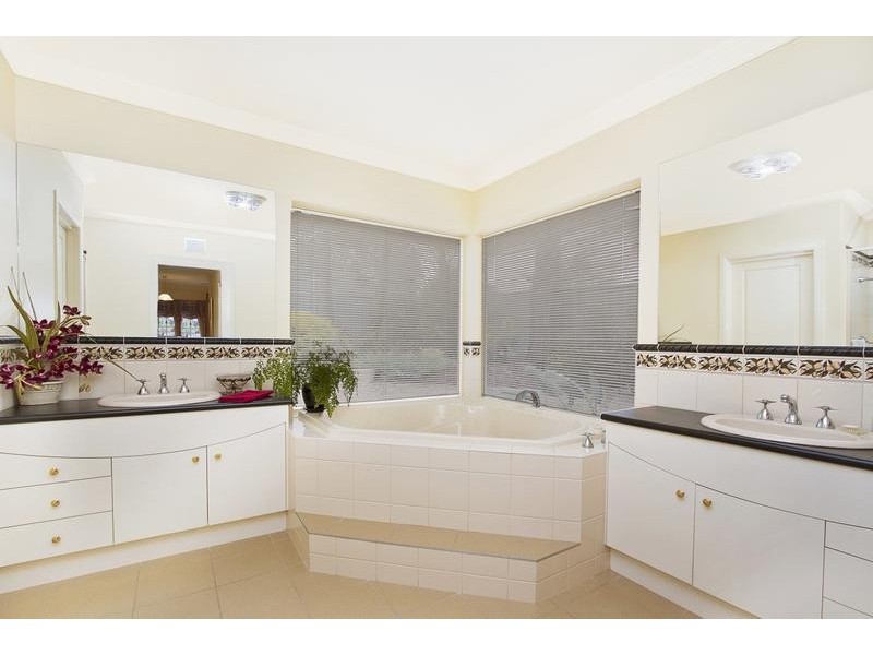 39 Northmoor Drive, Strathdale VIC 3550