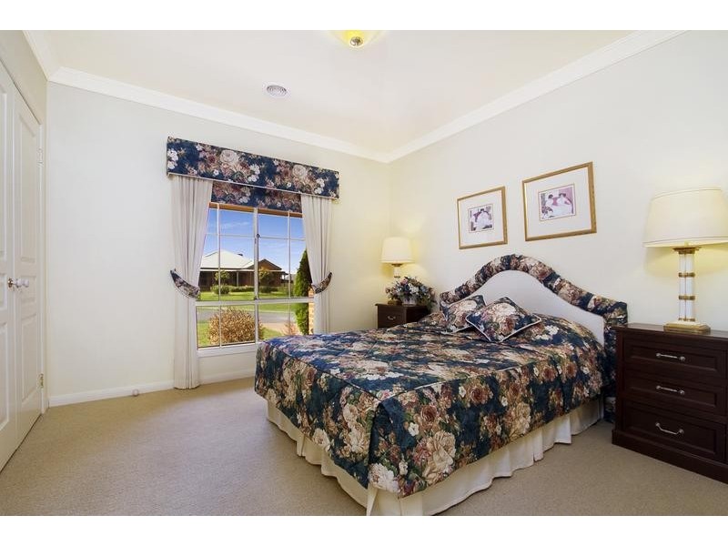 39 Northmoor Drive, Strathdale VIC 3550