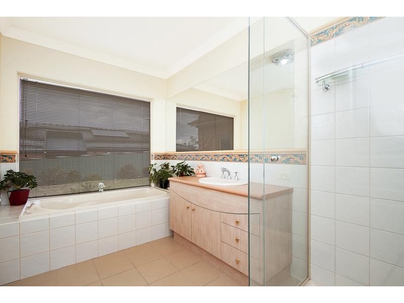 39 Northmoor Drive, Strathdale VIC 3550