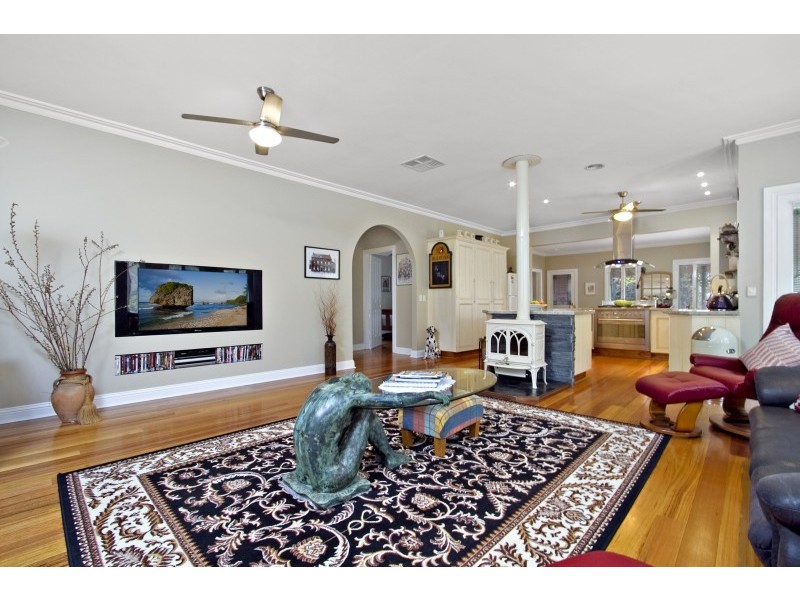 19 Horace Street, Quarry Hill VIC 3550