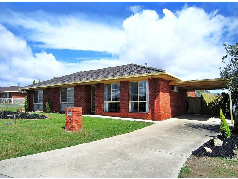 1 Manooka Court, Eaglehawk VIC 3556