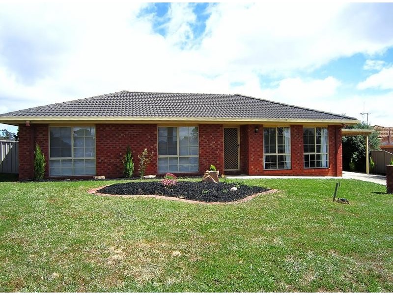 1 Manooka Court, Eaglehawk VIC 3556