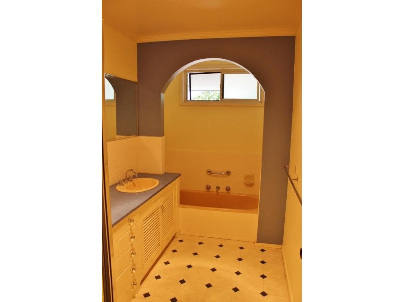 6 Wallaby Avenue, Kangaroo Flat VIC 3555