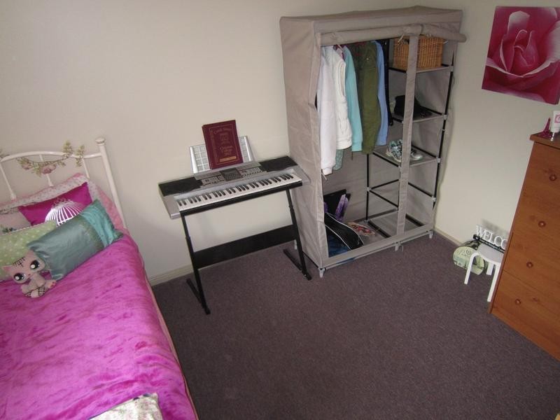 6 Cambridge Court, California Gully VIC 3556