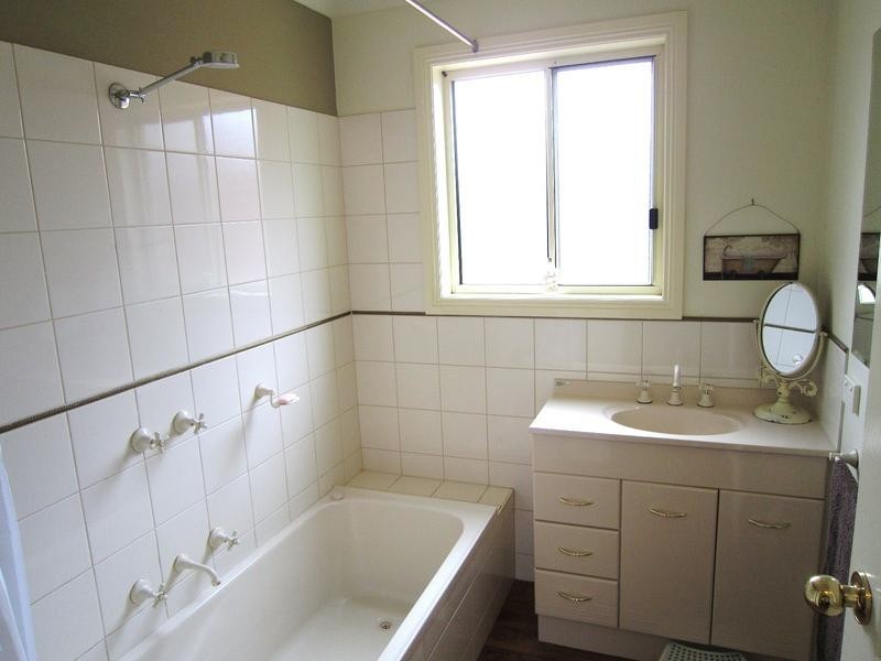 6 Cambridge Court, California Gully VIC 3556