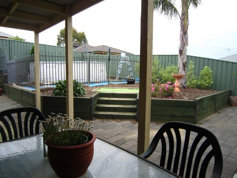 6 Cambridge Court, California Gully VIC 3556