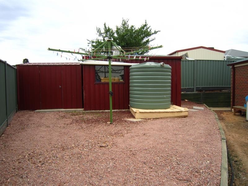 6 Cambridge Court, California Gully VIC 3556