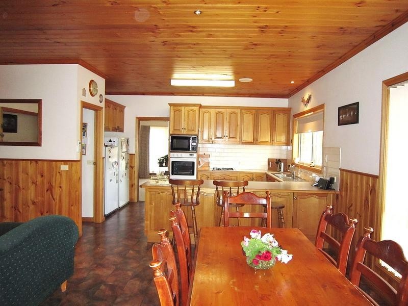 14 Muriel Street, Kangaroo Flat VIC 3555