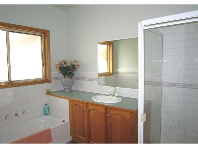 14 Muriel Street, Kangaroo Flat VIC 3555