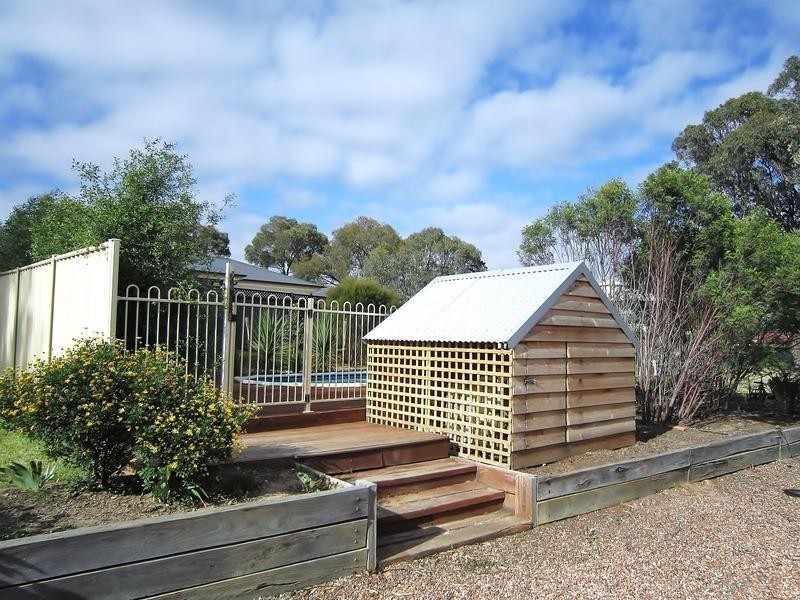 14 Muriel Street, Kangaroo Flat VIC 3555
