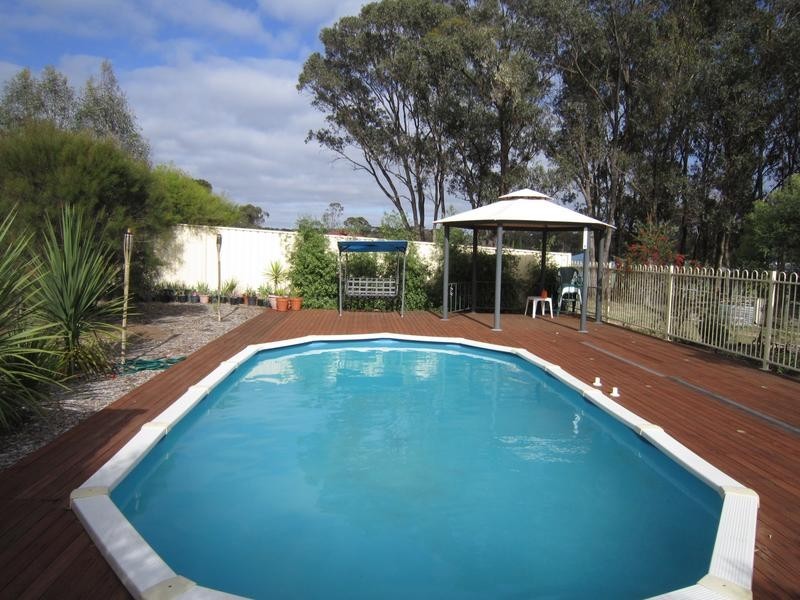 14 Muriel Street, Kangaroo Flat VIC 3555