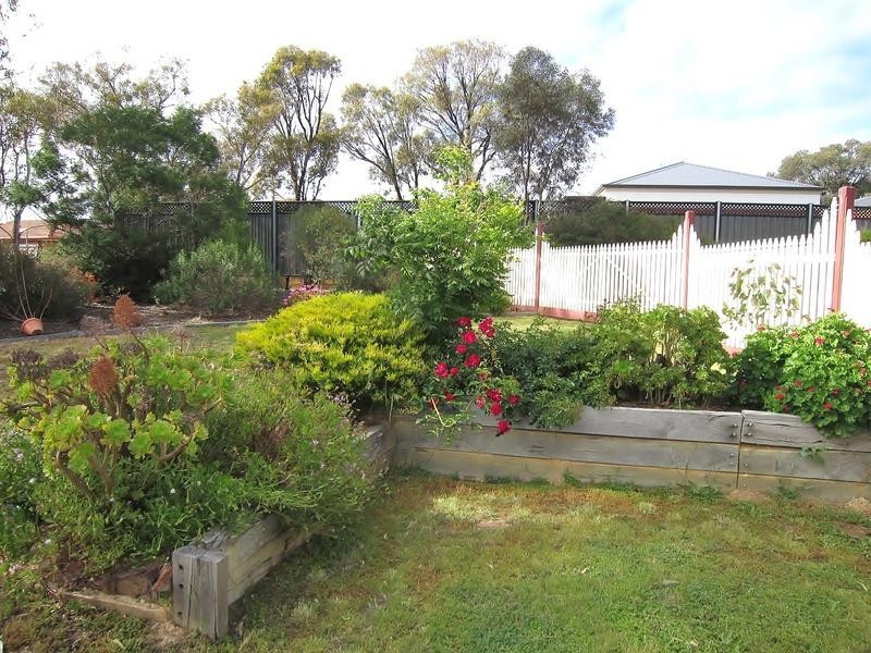 14 Muriel Street, Kangaroo Flat VIC 3555