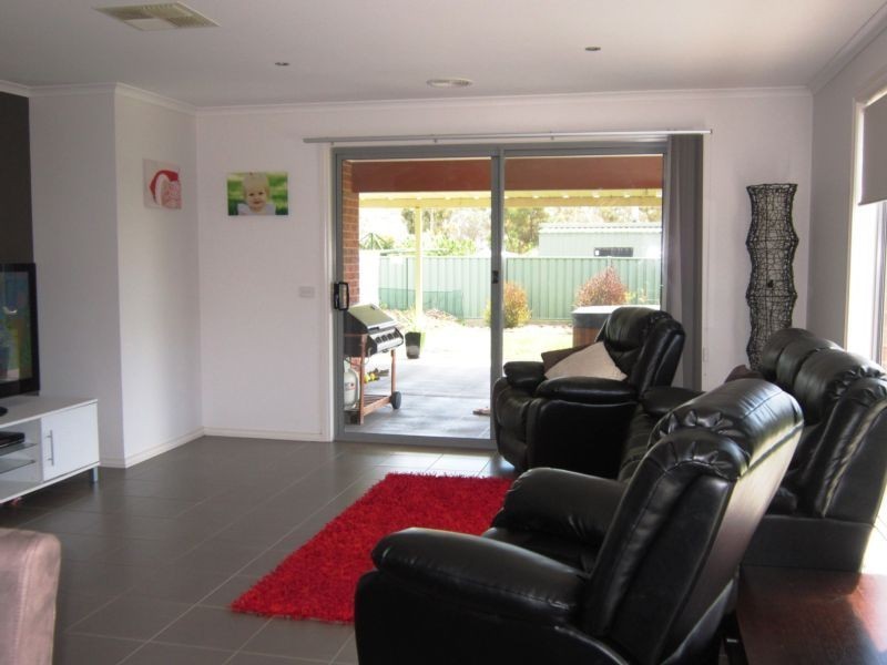 14 Rosea Court, Ascot VIC 3551