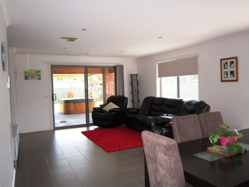 14 Rosea Court, Ascot VIC 3551