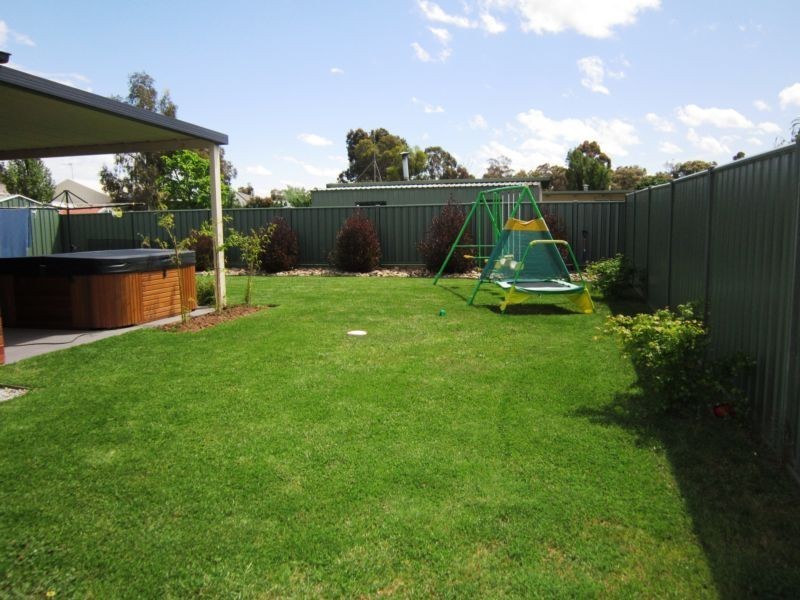 14 Rosea Court, Ascot VIC 3551