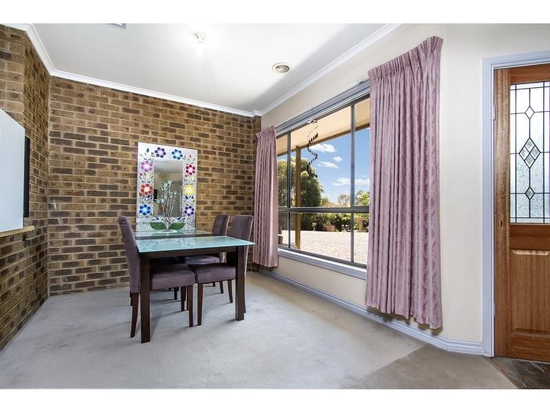 15 Dawson Drive, Maiden Gully VIC 3551