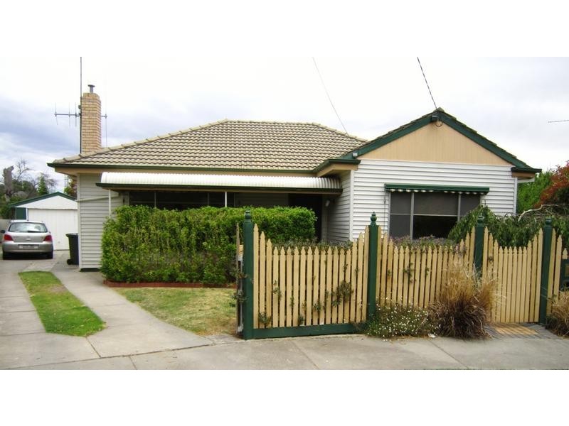 32 Benghasi Avenue, Golden Square VIC 3555