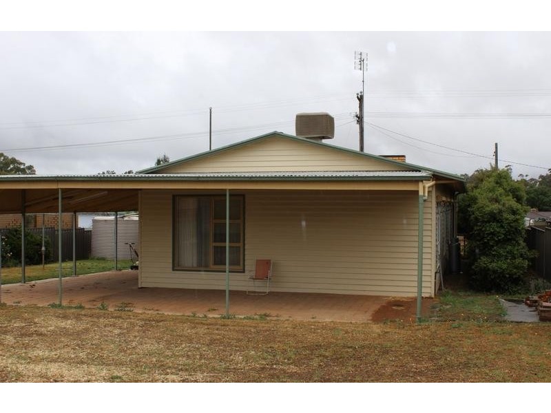 6 Dundas Street, St Arnaud VIC 3478