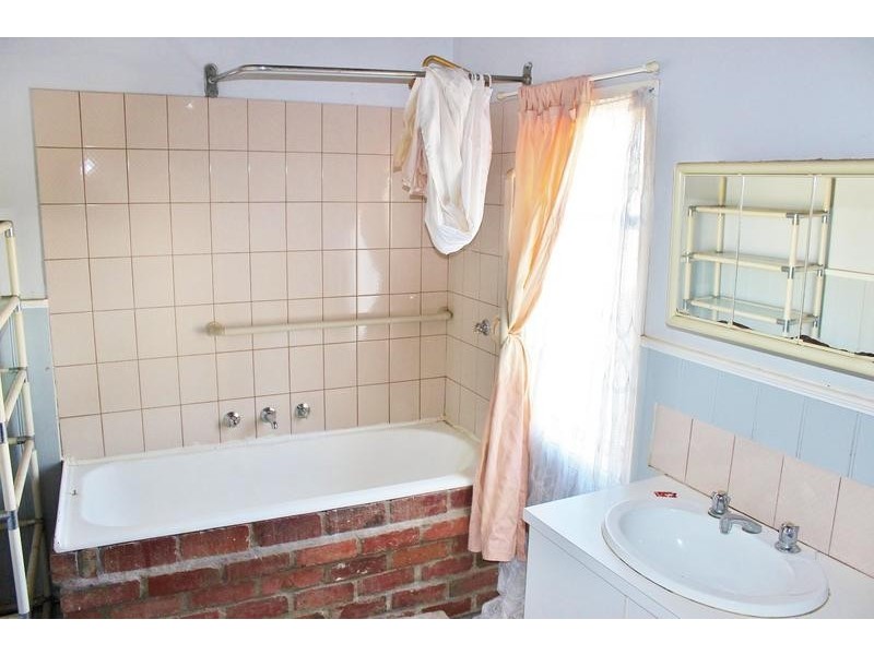 8 Dunstan Street, Eaglehawk VIC 3556