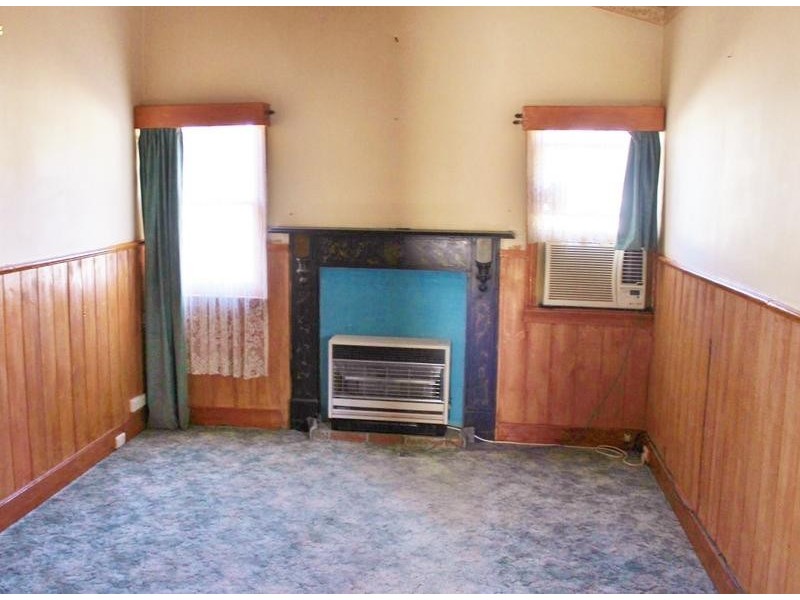 8 Dunstan Street, Eaglehawk VIC 3556