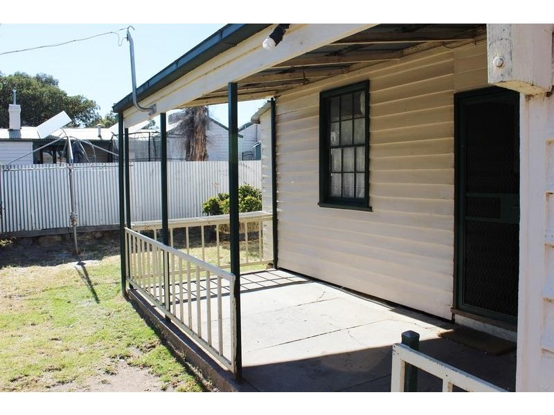 8 Dunstan Street, Eaglehawk VIC 3556