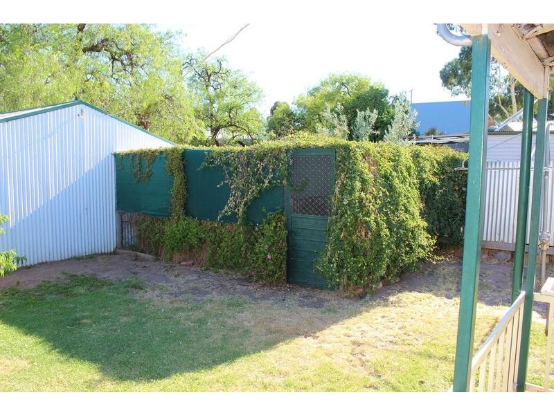 8 Dunstan Street, Eaglehawk VIC 3556