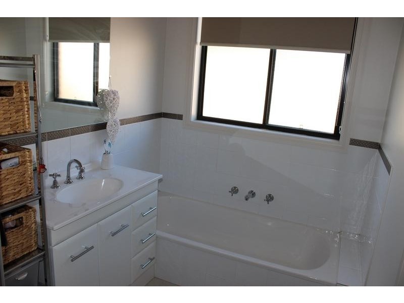 2/8B Elwood Street, Golden Square VIC 3555