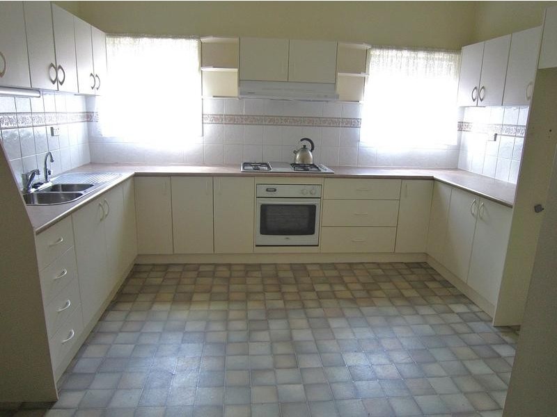 5 Olympic Parade, Kangaroo Flat VIC 3555