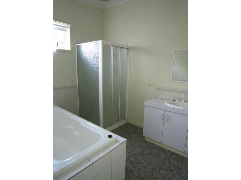 5 Olympic Parade, Kangaroo Flat VIC 3555