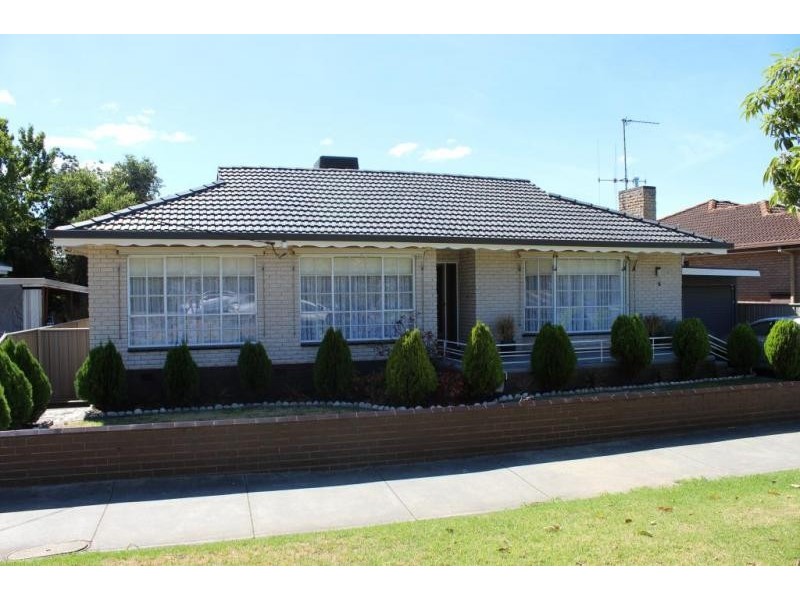 5 Oak Street, Golden Square VIC 3555