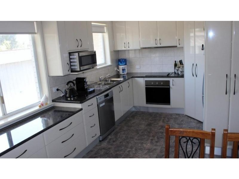 5 Oak Street, Golden Square VIC 3555