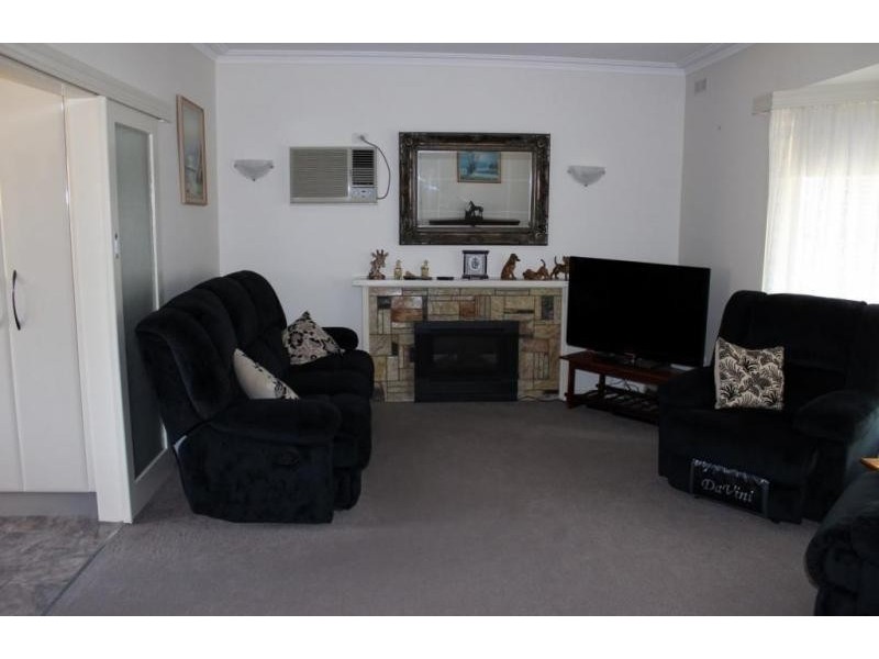 5 Oak Street, Golden Square VIC 3555