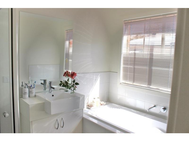 18 Thomas Drive, Marong VIC 3515