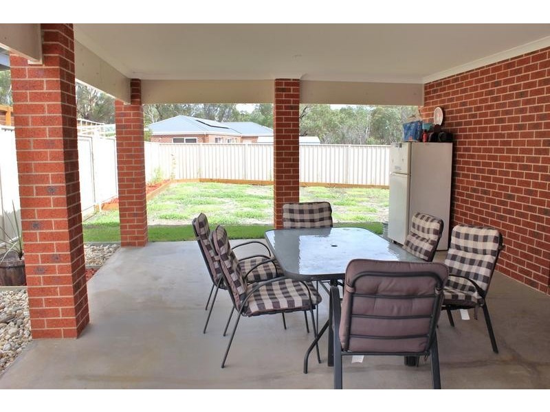 18 Thomas Drive, Marong VIC 3515