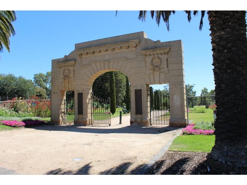 4 Scott Street, White Hills VIC 3550