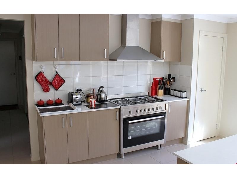 2 Triplett Avenue, Ascot VIC 3551