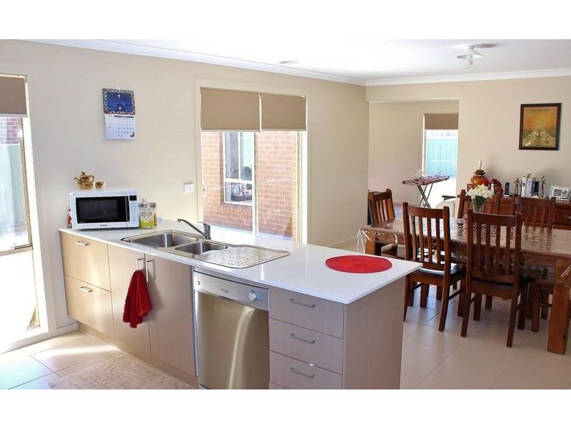 2 Triplett Avenue, Ascot VIC 3551