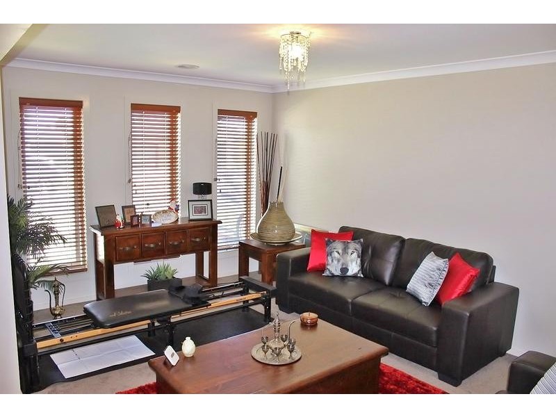 2 Triplett Avenue, Ascot VIC 3551