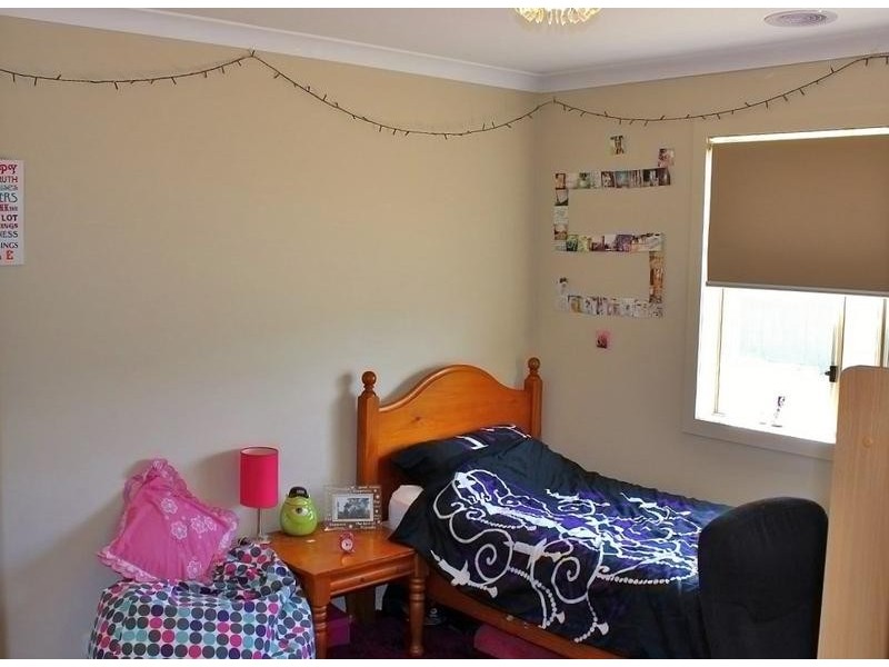 2 Triplett Avenue, Ascot VIC 3551