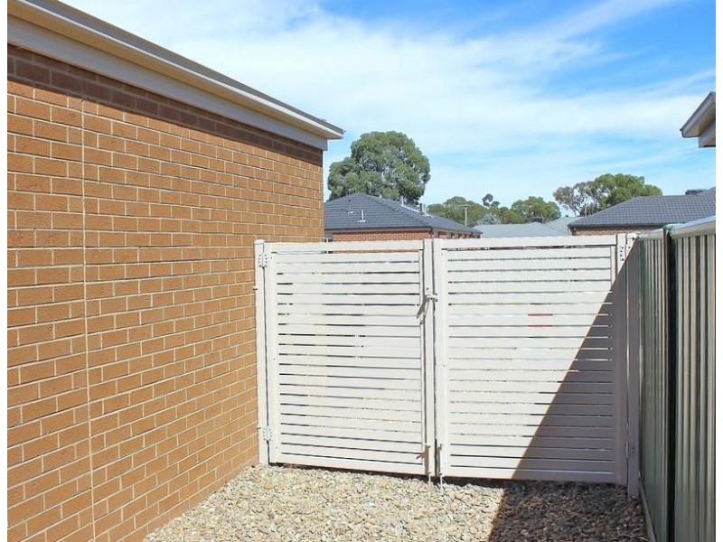 2 Triplett Avenue, Ascot VIC 3551